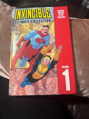 Invincible Ultimate Collection Volume 1 - Red/Yellow Cover